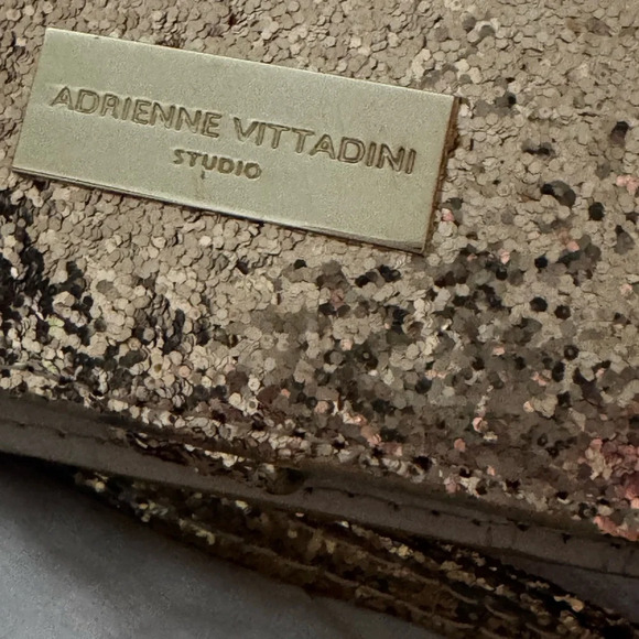 ADRIENNE VITTADINI GOLD GLITTER WALLET PHONE CASE w CHARGER CROSSBODY STRAP - Picture 12 of 16